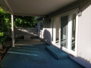 1008 Commons Dr in Sacramento, CA - Building Photo - Building Photo