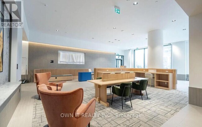 395 Square One Dr in Mississauga, ON - Building Photo - Building Photo