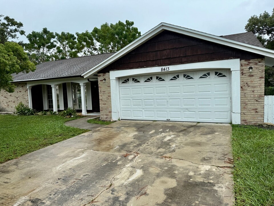 8413 Hunting Saddle Dr in Hudson, FL - Building Photo