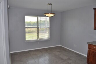 705 Katy Ln in Whitewright, TX - Foto de edificio - Building Photo