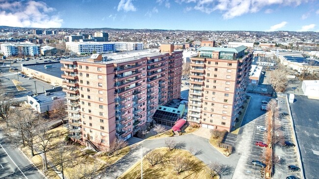 3920 Mystic Valley Pkwy in Medford, MA - Building Photo - Building Photo