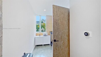 250 NW 23rd St in Miami, FL - Building Photo - Building Photo