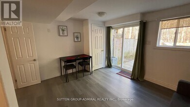 70 Hawthorne Crescent in Barrie, ON - Building Photo - Building Photo