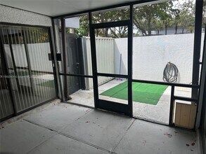 6408 Windmill Gate Rd in Miami Lakes, FL - Foto de edificio - Building Photo