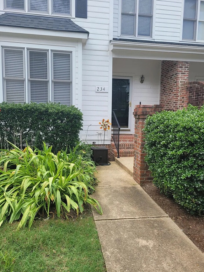Room in Townhome on Vinca Cir in Cary, NC - Building Photo - Building Photo