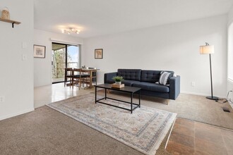 345 NE 62nd Ave in Portland, OR - Building Photo - Building Photo