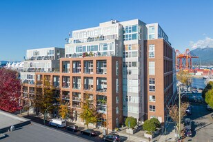 The Edge Harbourfront in Vancouver, BC - Building Photo
