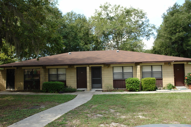 Pinewood Apartments II in Gainesville, FL - Building Photo - Building Photo