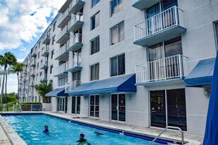 1740 NW N River Dr in Miami, FL - Building Photo