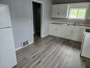 503 N Rath Ave, Unit B in Ludington, MI - Building Photo - Building Photo
