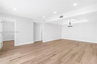 6499 SW 39th St in Miami, FL - Foto de edificio - Building Photo