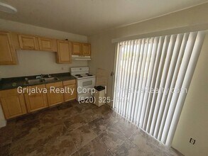 3801-3807 S Queen Palm Dr in Tucson, AZ - Building Photo - Building Photo