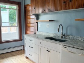 49 Chapel St, Unit Apt 1 in South Portland, ME - Building Photo