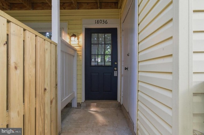 18036 Rolling Way, Unit 267 in Olney, MD - Foto de edificio - Building Photo