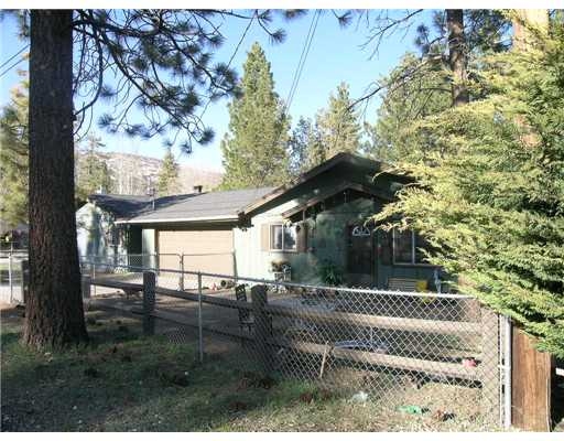 936 Greenway Dr in Big Bear City, CA - Building Photo - Building Photo