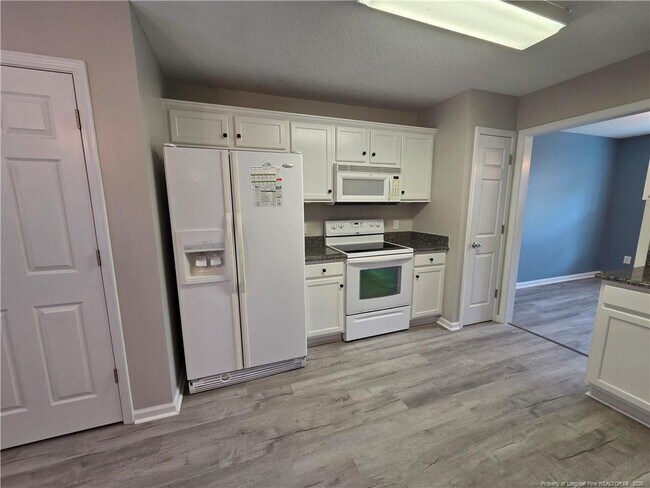 220 Loxley Ln in Sanford, NC - Building Photo - Building Photo