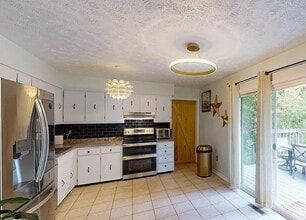22 King Arthur Pl in Asheville, NC - Building Photo - Building Photo