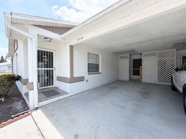 9226 Estrada Pl in New Port Richey, FL - Building Photo - Building Photo