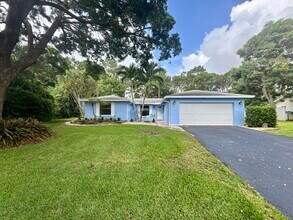 4160 NW 7th Ct in Delray Beach, FL - Building Photo - Building Photo