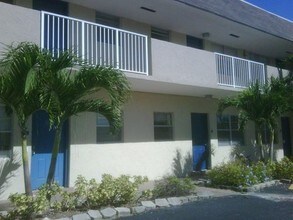 321 NE 1st Ct-Unit -106,113,114,115, in Hallandale Beach, FL - Building Photo - Building Photo