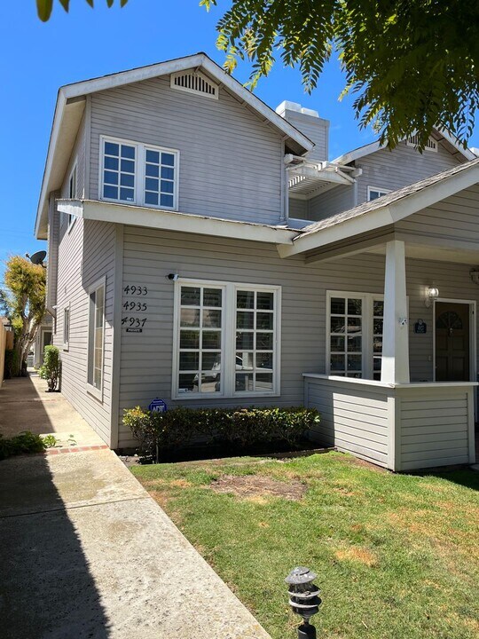 4927 Brighton Ave in San Diego, CA - Building Photo