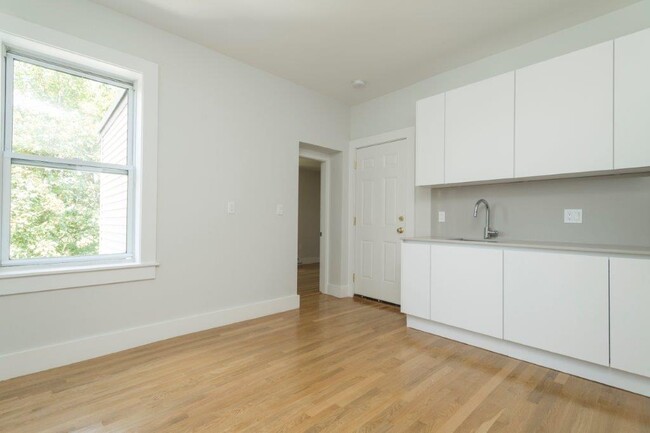 27 South St, Unit 12 in Boston, MA - Building Photo - Building Photo