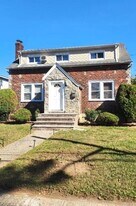363 Clarendon Rd in Uniondale, NY - Building Photo