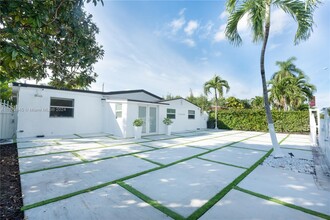 17650 NE 19th Ave in North Miami Beach, FL - Building Photo - Building Photo