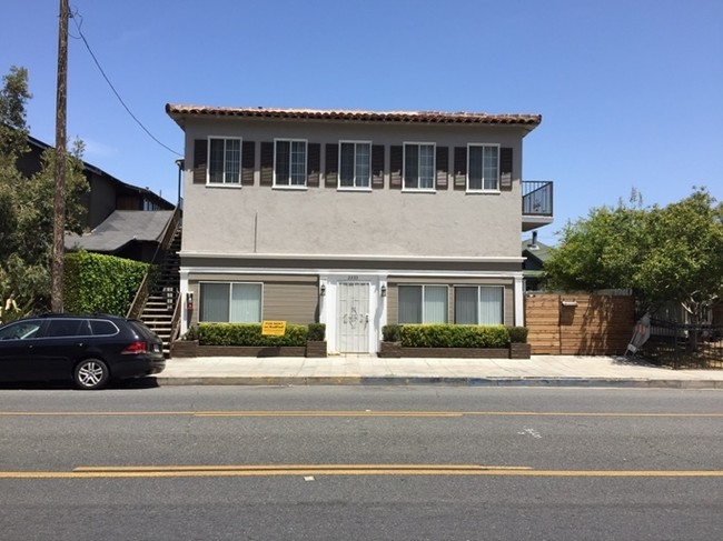 2333 E 4th St in Long Beach, CA - Foto de edificio - Building Photo