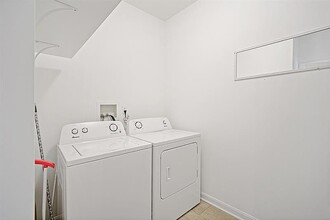 832 Highpointe Cir in Pittsburgh, PA - Building Photo - Building Photo