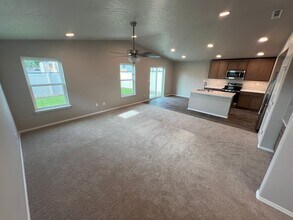 4706 W Oak Ave in Yakima, WA - Building Photo - Building Photo