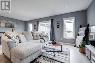 258 Peach Tree Blvd in St Thomas, ON - Building Photo - Building Photo
