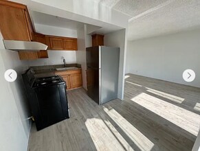 7205 Fountain Ave in Los Angeles, CA - Foto de edificio - Building Photo