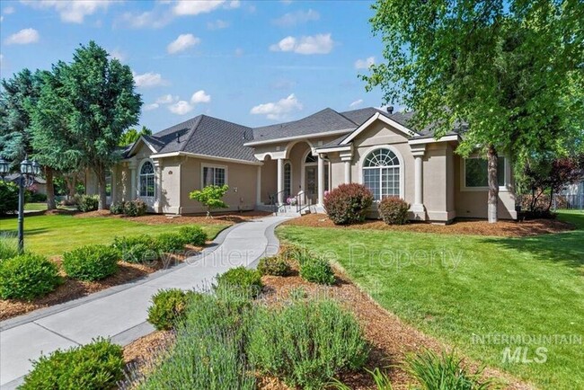 property at 1513 S Willow Lake Pl