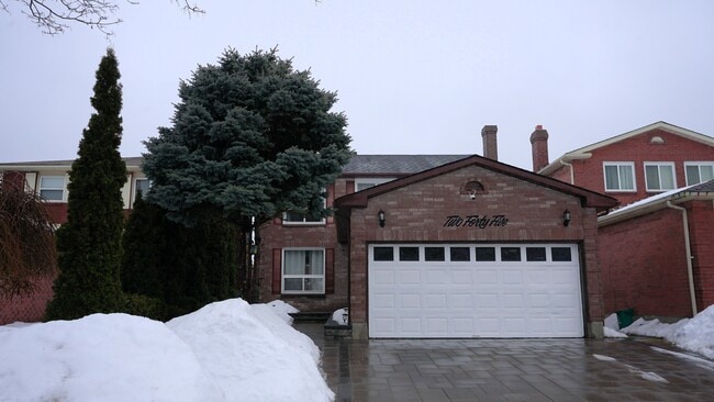 property at 245 Ravenscroft Rd