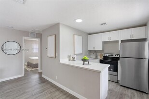 312 SW 14th St in Fort Lauderdale, FL - Building Photo