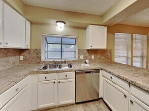 5402 Sweetwind Ln in Spring, TX - Foto de edificio - Building Photo