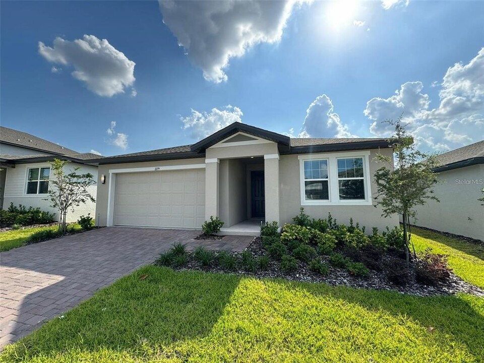 2279 Bear Peak Dr in Minneola, FL - Building Photo