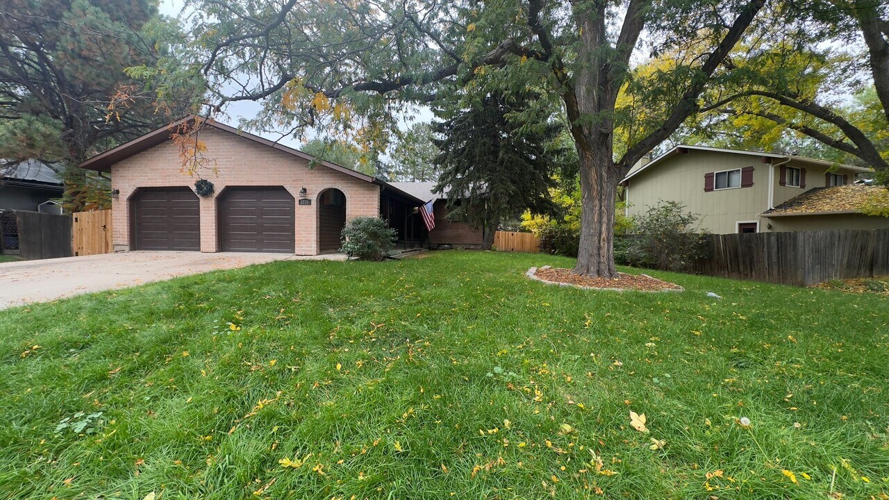 2230 Tanglewood Dr in Fort Collins, CO - Foto de edificio