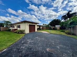 1780 NW 39th Pl in Oakland Park, FL - Building Photo - Building Photo