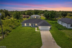 2605 57th St W in Lehigh Acres, FL - Building Photo