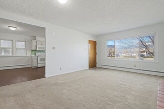 2215 N Wahsatch Ave in Colorado Springs, CO - Foto de edificio - Building Photo