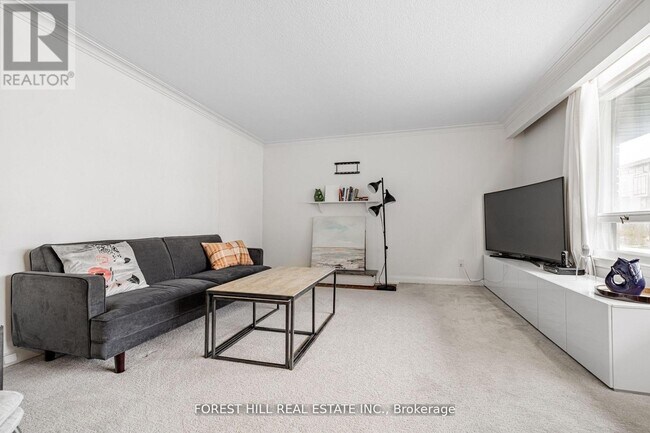 11 Greenbriar Rd in Toronto, ON - Building Photo - Building Photo