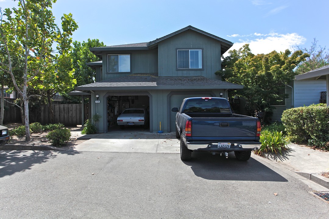 1036-1040 W 1st St in Sonoma, CA - Building Photo