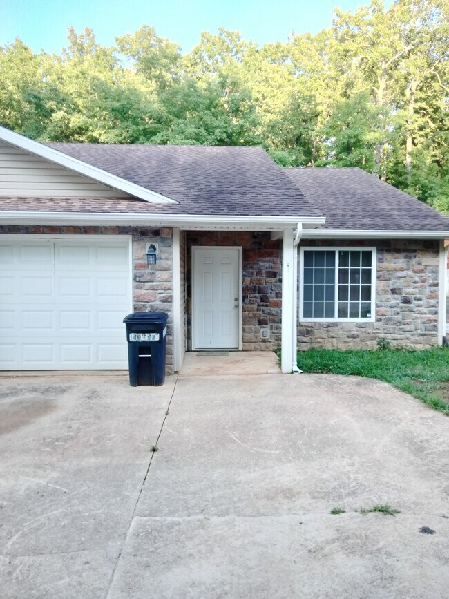 24992 Talladega Rd Rentals in St. Robert, MO