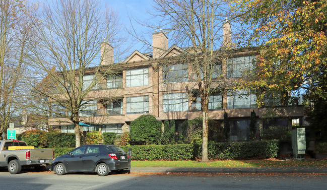 Chesterfield Place in North Vancouver, BC - Building Photo - Building Photo