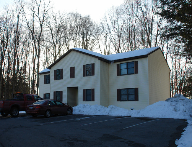 2 Golden Pond Ct in Saratoga Springs, NY - Building Photo - Building Photo