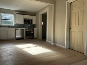 6300 Hudson Bend Rd in Austin, TX - Foto de edificio - Building Photo