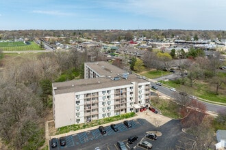 Oak Woods Apartments in Peoria, IL - Building Photo - Building Photo