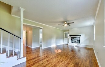 233 Vivian Dr in Fayetteville, NC - Foto de edificio - Building Photo